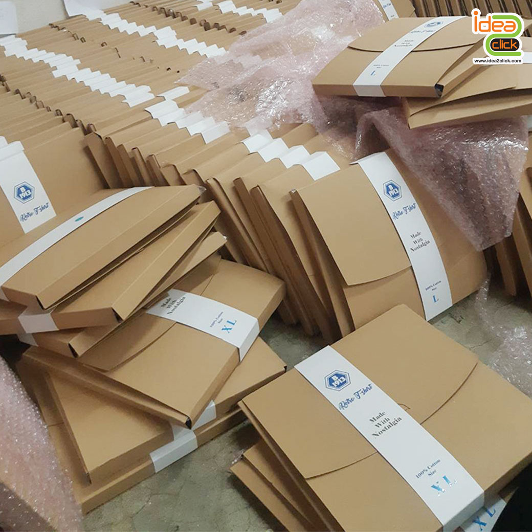 กล่องใส่เสื้อยืด T-Shirt กล่องกระดาษคราฟท์คุณภาพดี มาพร้อมสายคาดสีขาว สามารถติดสติ๊กเกอร์โลโก้เองได้ 